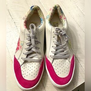 Vintage Havana Low top sneaker. White and Fushia/Multi. 7.5